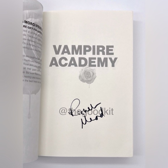 NEW Signed 10th Anniversary Edition of Vampire Academy by Richelle Mead - Picture 7 of 15